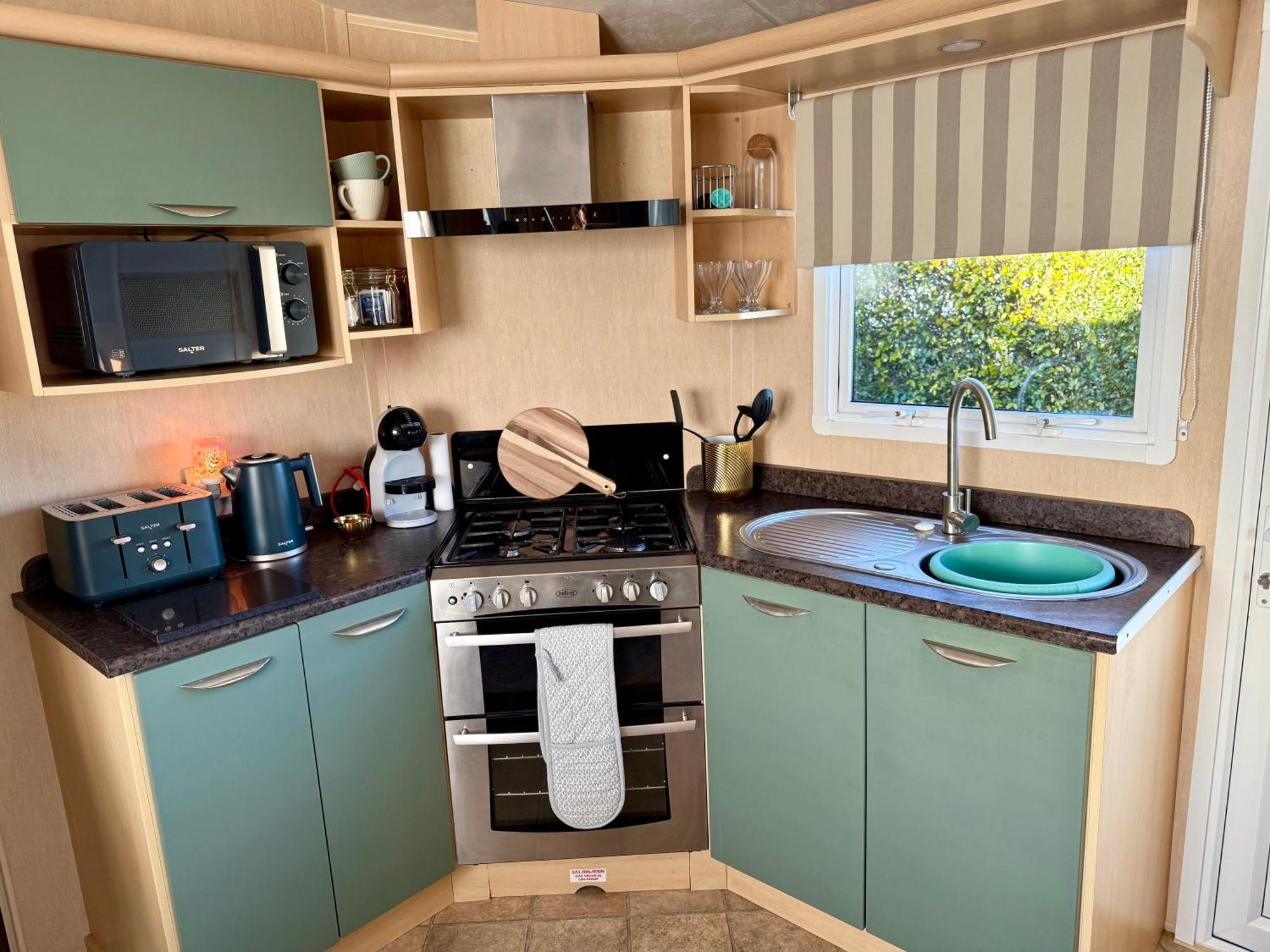 Stylish Inviting 2 Bedroom Caravan With Sea View East Mersea Exterior photo